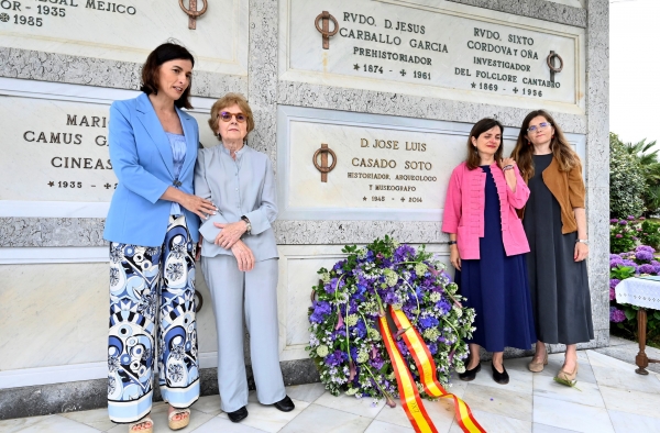 Los restos del historiador José Luis Casado Soto ya descansan en el Panteón de Ilustres de Ciriego