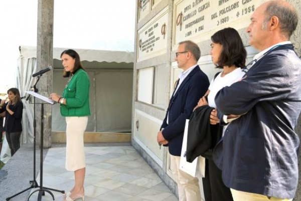 Los restos de Mario Camus descansan ya en el Panteón de Ilustres del cementerio de Ciriego